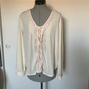 Romantic cream poet blouse lace trim M / L